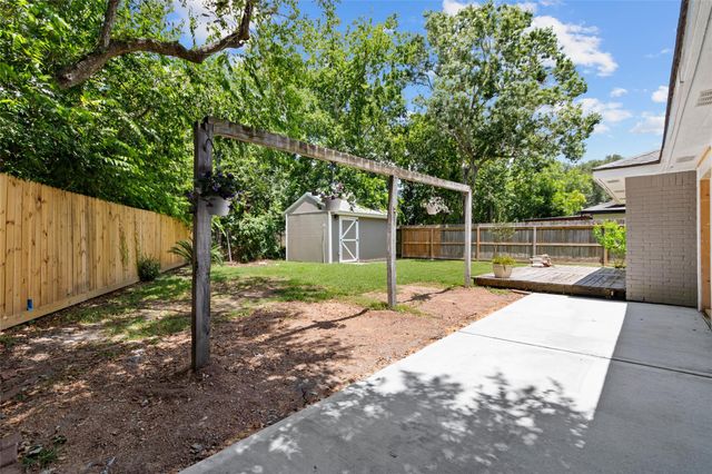 510 Brandywyne Drive, Friendswood, TX 77546