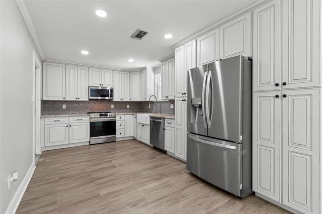 510 Brandywyne Drive, Friendswood, TX 77546