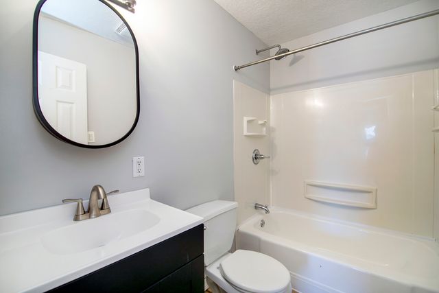 166 N Randolph Avenue, Bradley, IL 60915