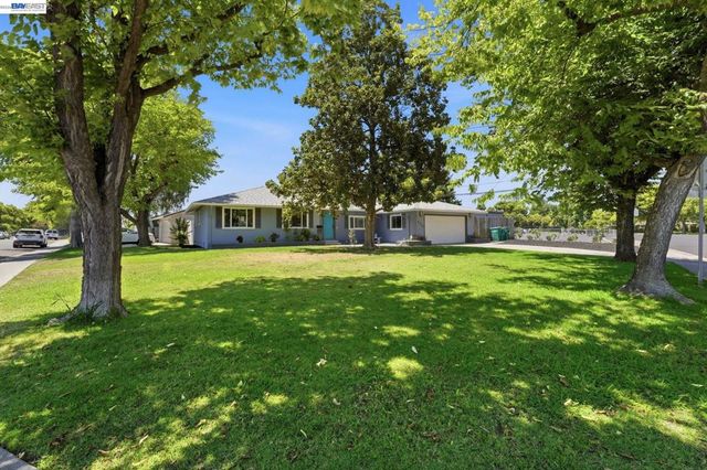 6311 Belmont Pl, Stockton, CA 95207