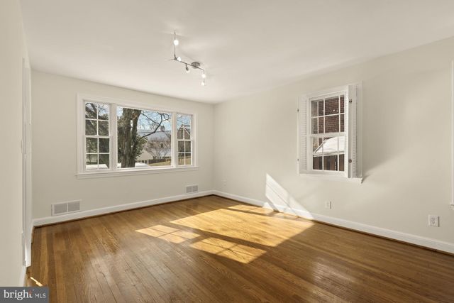 2736 STEPHENSON LN NW, Washington, DC 20015