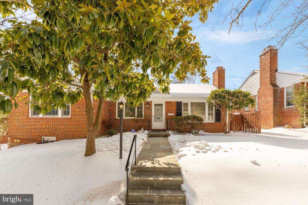 2736 STEPHENSON LN NW, Washington, DC 20015