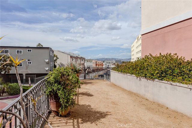 3750 Santa Rosalia Drive 207, Los Angeles, CA 90008