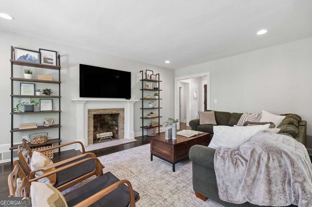 2304 Pembrook Place NE, Atlanta, GA 30324