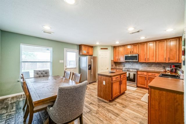 2957 Water Willow Lane, Pearland, TX 77581