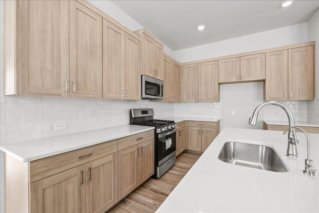 122 Paul Pena DR, San Marcos, TX 78666