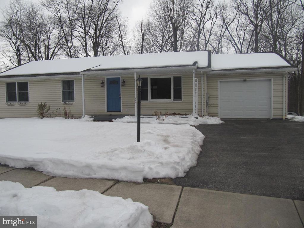 29 CHINKAPIN DR, New Oxford, PA 17350