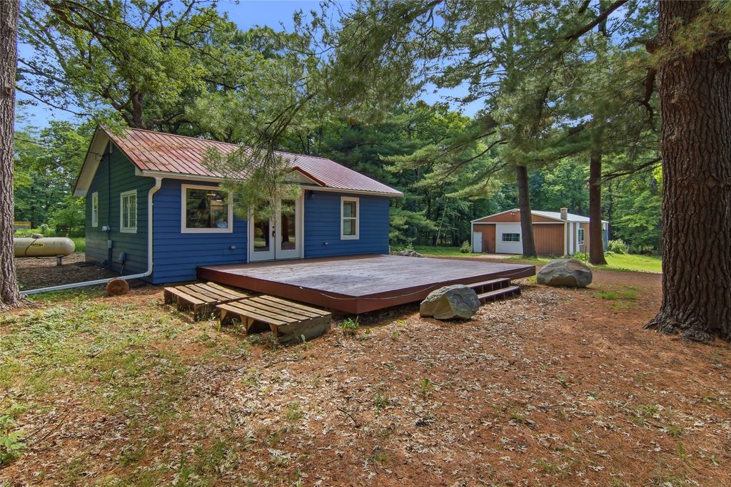 Image 5 of property listing at 21321 County Highway X, Cadott, WI 54727