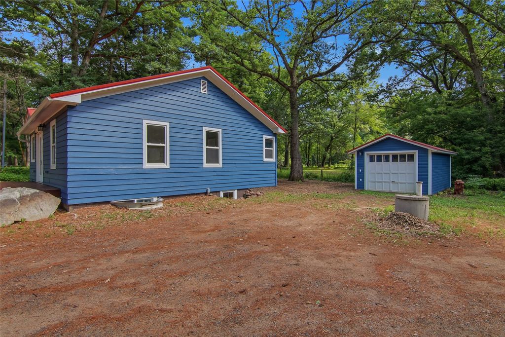 Image 8 of property listing at 21321 County Highway X, Cadott, WI 54727