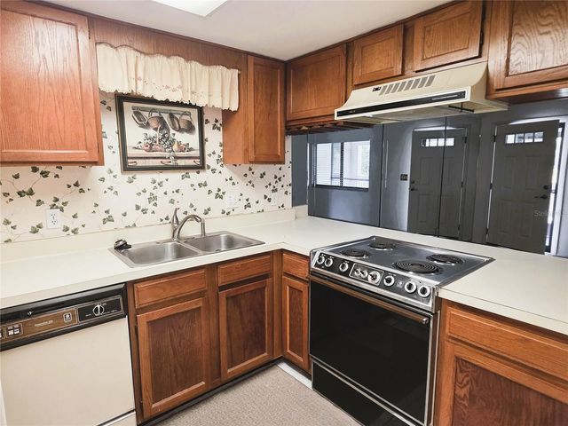 1775 CUPECOY CIRCLE O6, Lutz, FL 33558