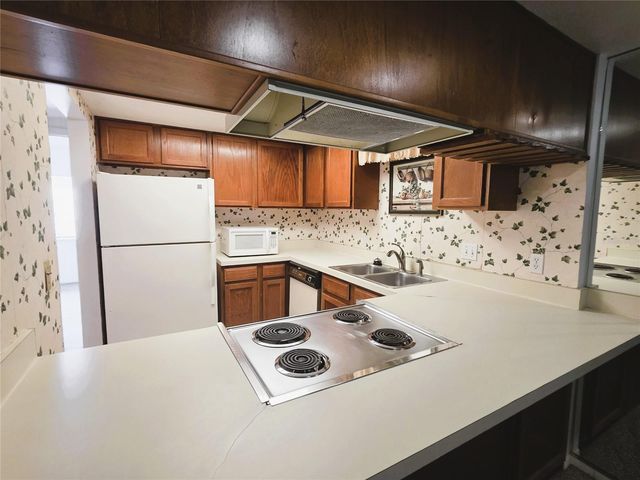 1775 CUPECOY CIRCLE O6, Lutz, FL 33558