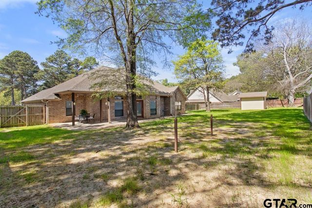 918 Millstone Ln, Chandler, TX 75758