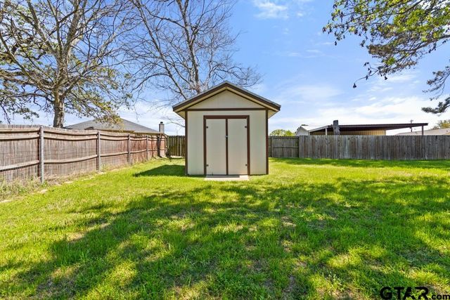 918 Millstone Ln, Chandler, TX 75758