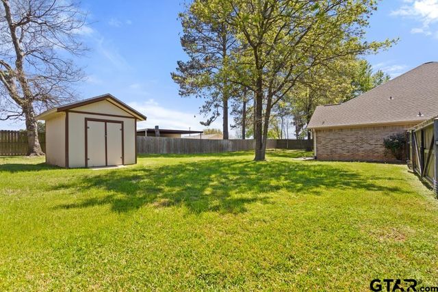 918 Millstone Ln, Chandler, TX 75758