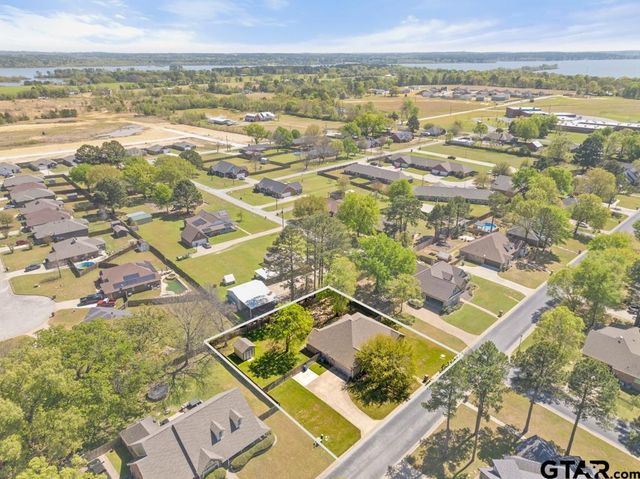 918 Millstone Ln, Chandler, TX 75758