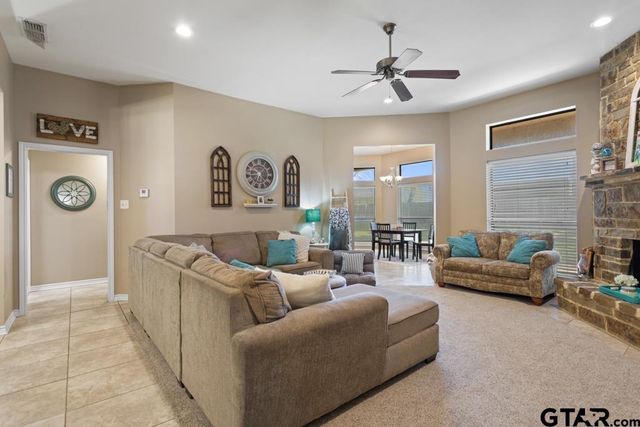 918 Millstone Ln, Chandler, TX 75758