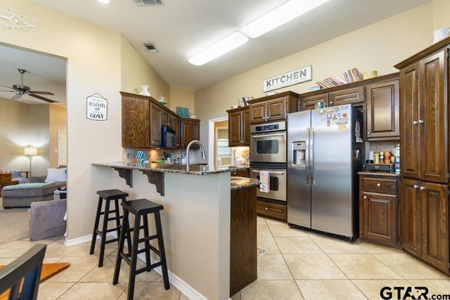 918 Millstone Ln, Chandler, TX 75758