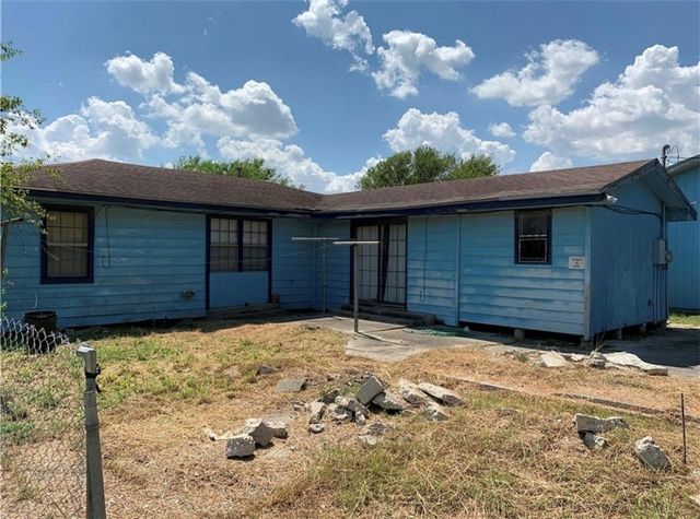 801 Ruben Chavez, Robstown, TX 78380