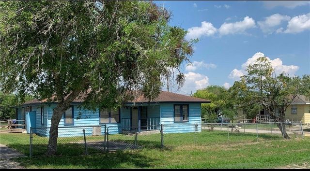 801 Ruben Chavez, Robstown, TX 78380
