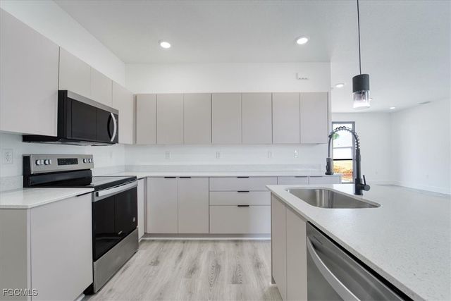 8042 Buttercup CIR, Labelle, FL 33935