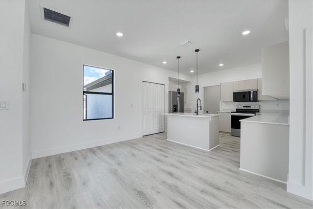 8042 Buttercup CIR, Labelle, FL 33935