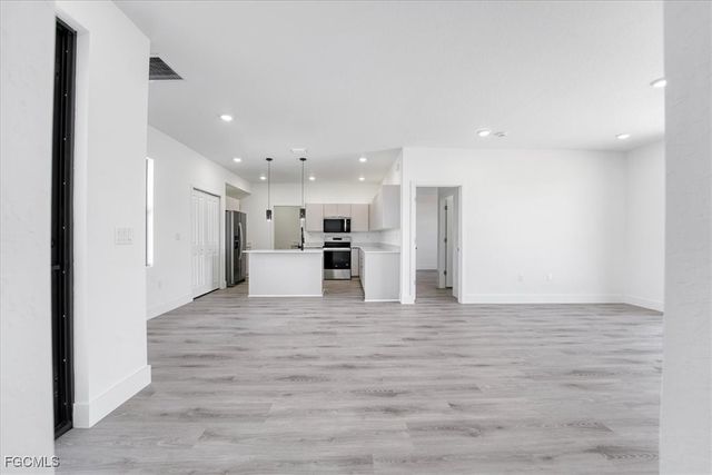 8042 Buttercup CIR, Labelle, FL 33935