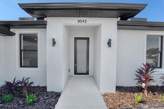 8042 Buttercup CIR, Labelle, FL 33935