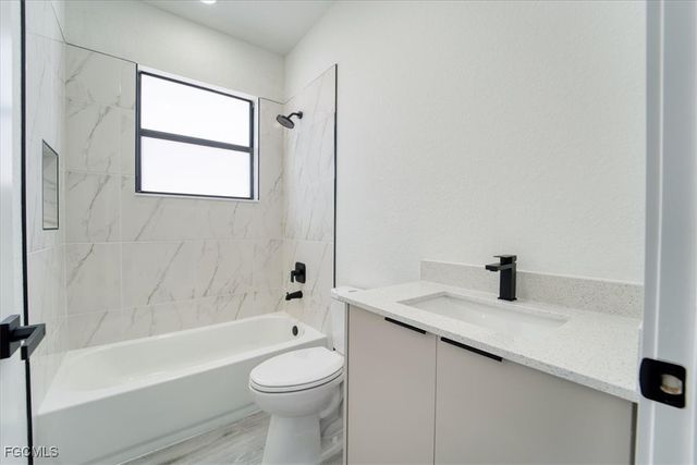 8042 Buttercup CIR, Labelle, FL 33935