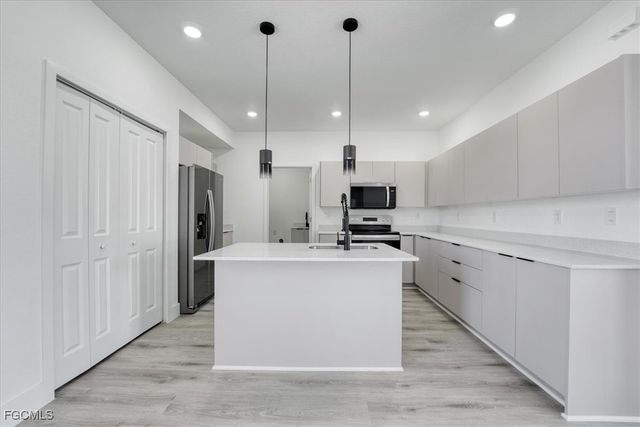 8042 Buttercup CIR, Labelle, FL 33935