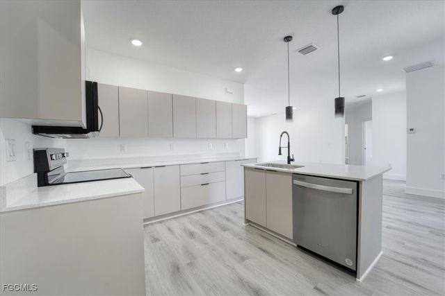 8042 Buttercup CIR, Labelle, FL 33935