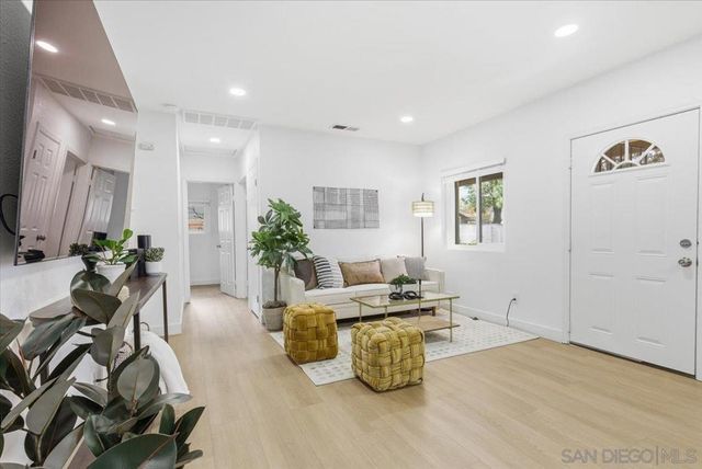 911 Jamacha Road, El Cajon, CA 92019