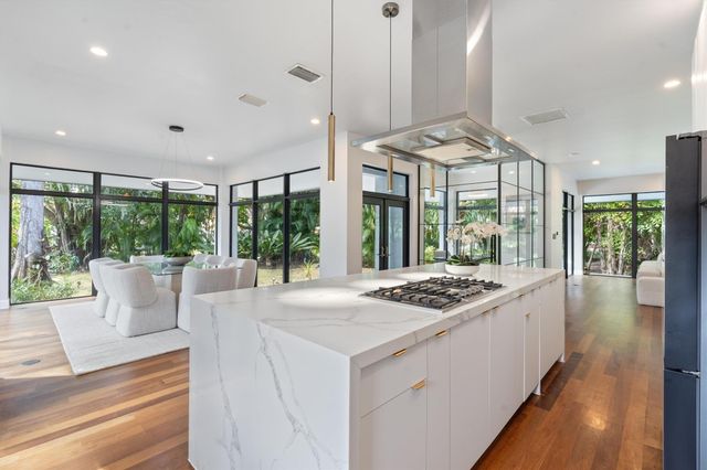 360 NW 33rd Street, Oakland Park, FL 33309