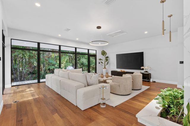 360 NW 33rd Street, Oakland Park, FL 33309