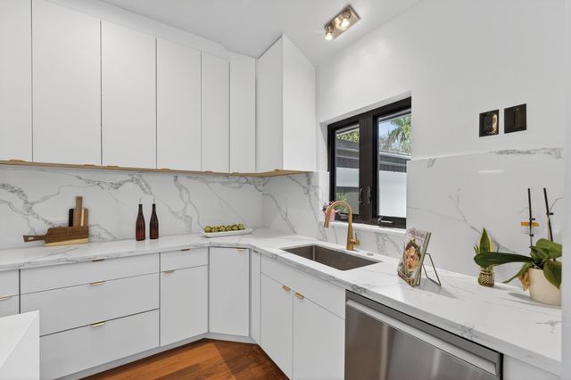 360 NW 33rd Street, Oakland Park, FL 33309