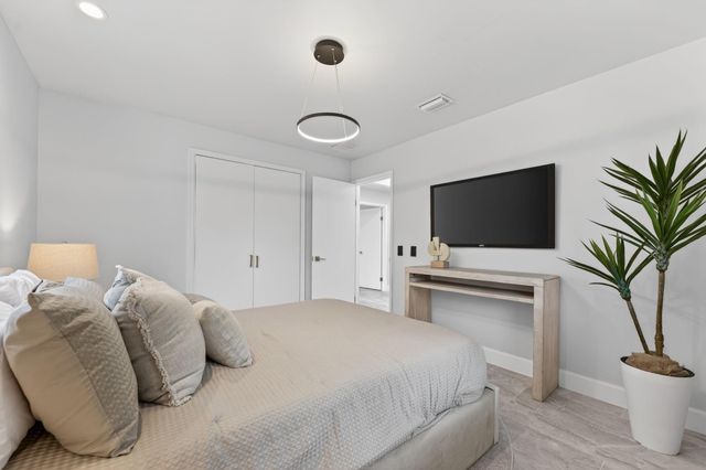 360 NW 33rd Street, Oakland Park, FL 33309