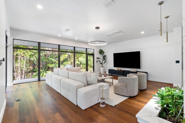 360 NW 33rd Street, Oakland Park, FL 33309