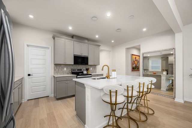 523 Kemp Dr, Hermitage, TN 37076