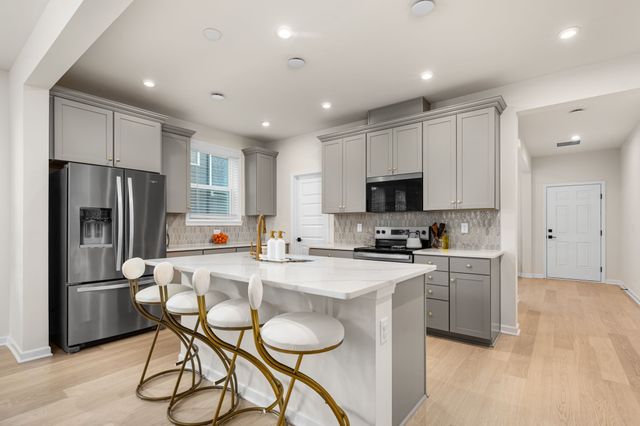 523 Kemp Dr, Hermitage, TN 37076