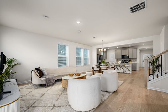 523 Kemp Dr, Hermitage, TN 37076