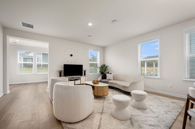 523 Kemp Dr, Hermitage, TN 37076