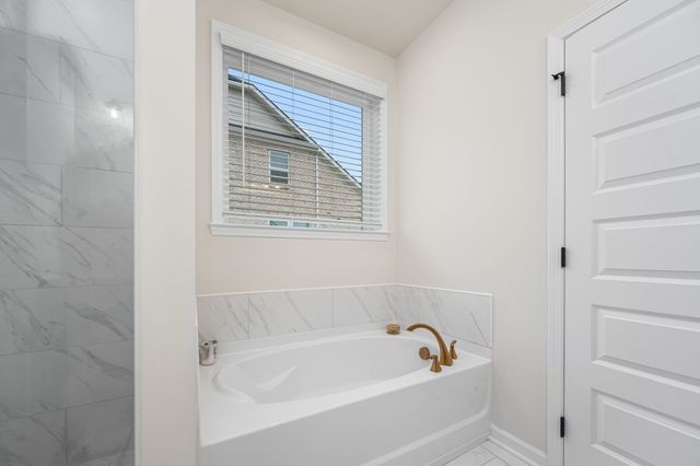 523 Kemp Dr, Hermitage, TN 37076