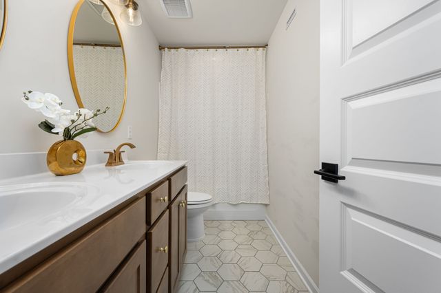 523 Kemp Dr, Hermitage, TN 37076