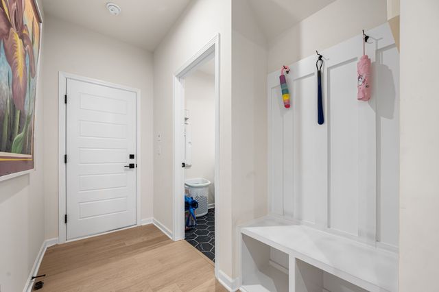 523 Kemp Dr, Hermitage, TN 37076