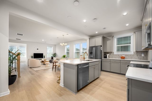 523 Kemp Dr, Hermitage, TN 37076