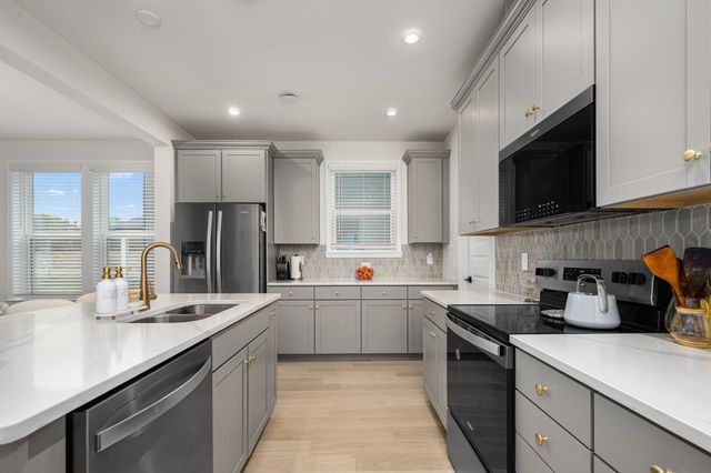 523 Kemp Dr, Hermitage, TN 37076