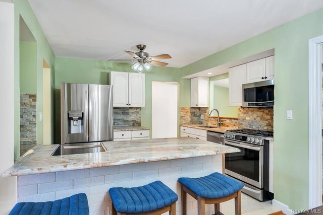 21 Lowell Drive, Farmingdale, NY 11735