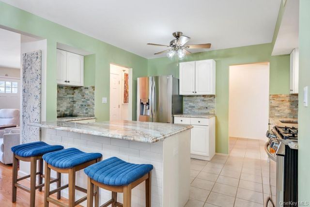 21 Lowell Drive, Farmingdale, NY 11735