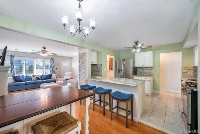 21 Lowell Drive, Farmingdale, NY 11735