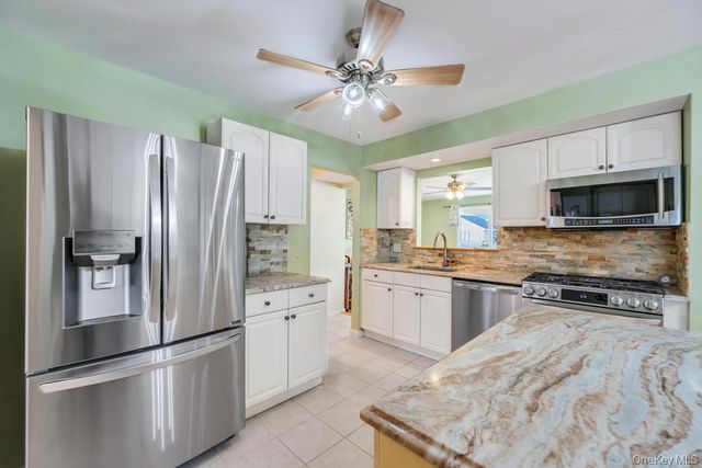 21 Lowell Drive, Farmingdale, NY 11735