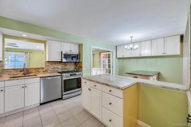 21 Lowell Drive, Farmingdale, NY 11735